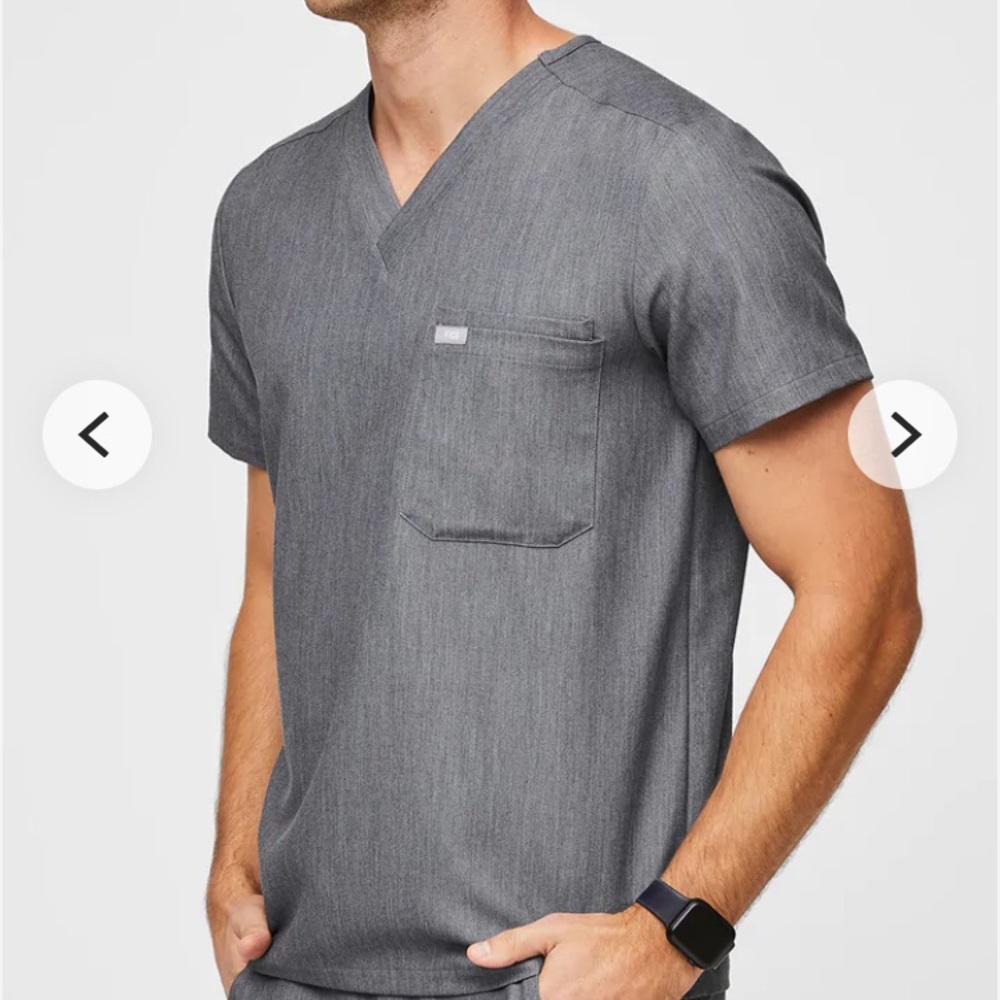 Figs Leon™ Three-Pocket Scrub Top Size L Graphite